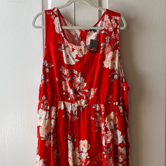 Tops - Torrid Sleeveless Floral Blouse Size 5 NWT
